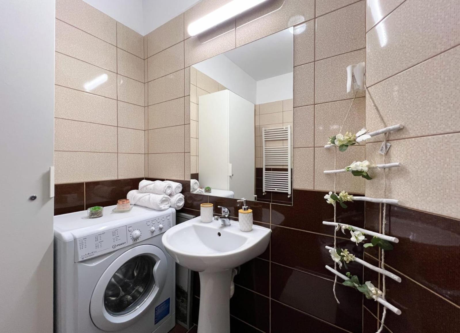 Studio Deluxe Uniri Bukarest Exteriör bild
